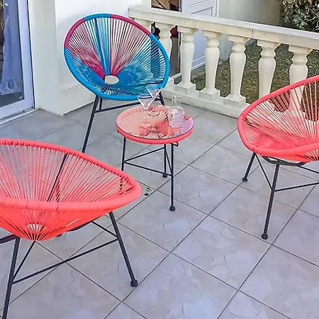 Gorgeous In With Kitchen 別荘